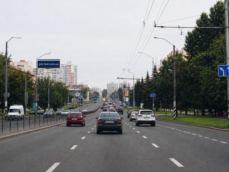 Розташування транспортних засобів на дорозі