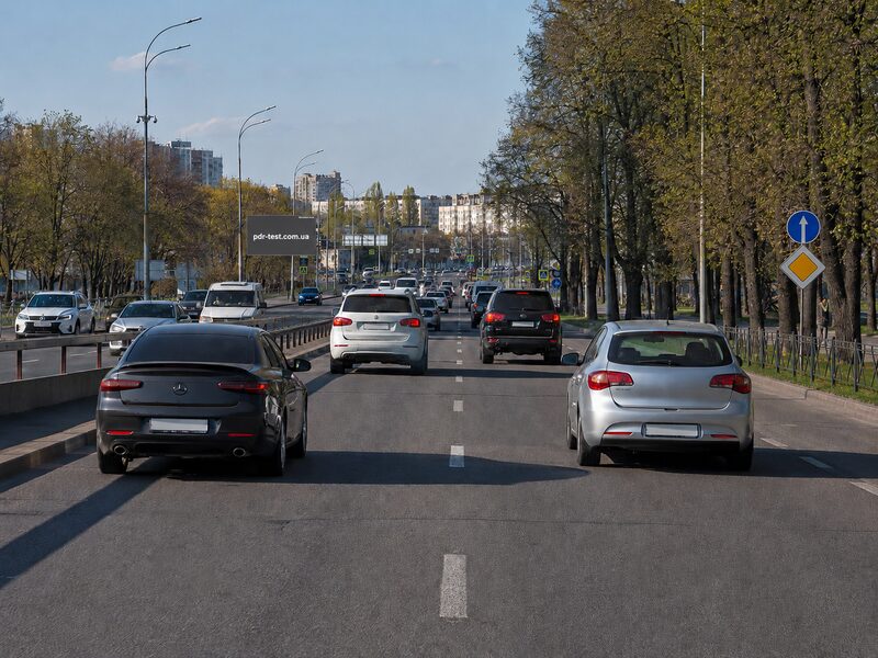 Рух транспортних засобів у колонах