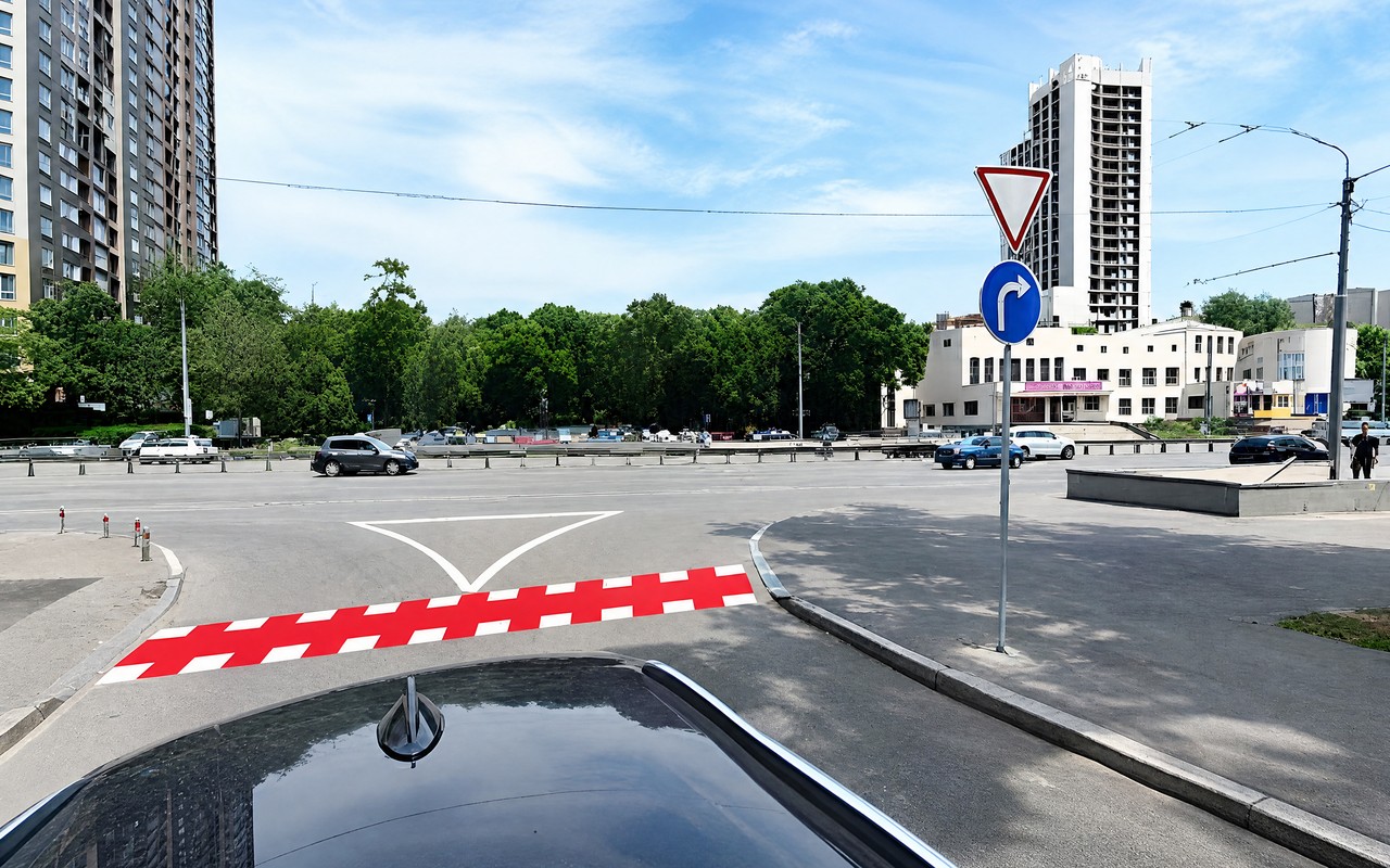 Ілюстрація: Чи дозволено Вам повернути ліворуч у даному випадку?